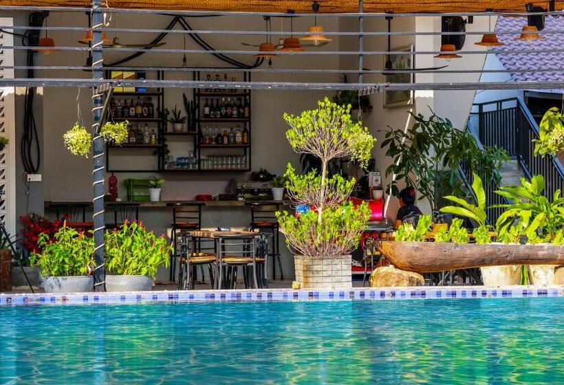 هتل Kampot Hill Lodge