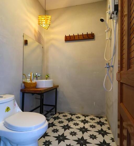 هتل Kampot Hill Lodge