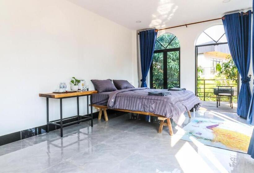 هتل Kampot Hill Lodge
