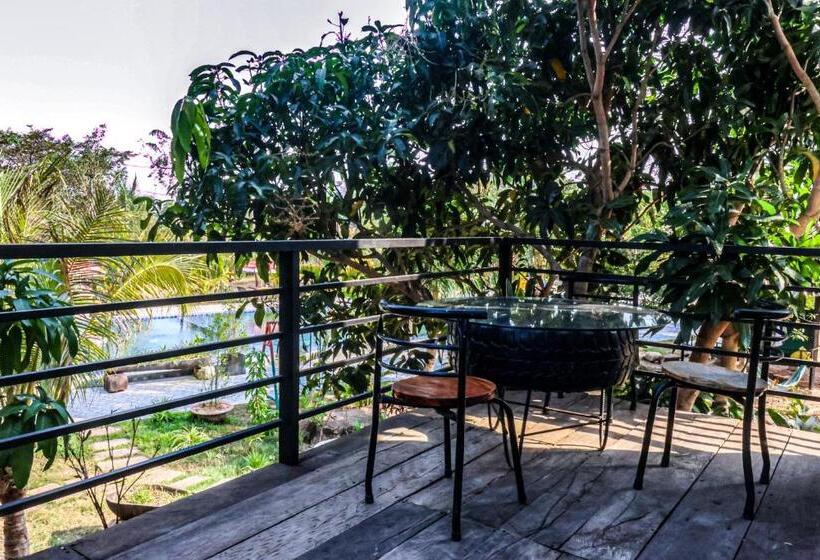 هتل Kampot Hill Lodge
