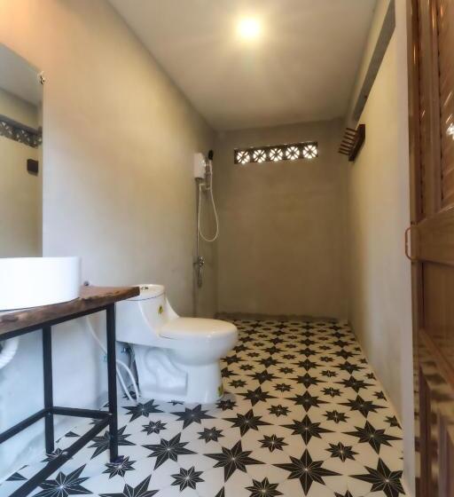 هتل Kampot Hill Lodge