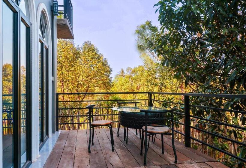 هتل Kampot Hill Lodge