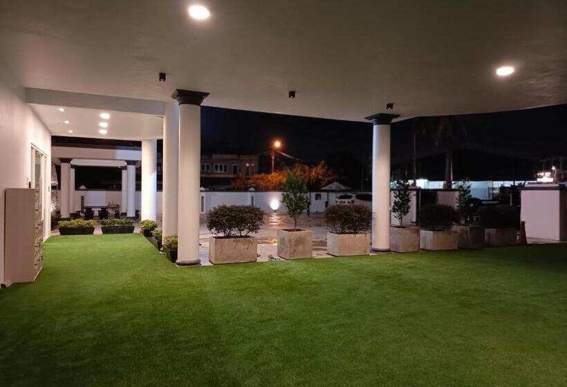 هتل Lestari Inn Residence