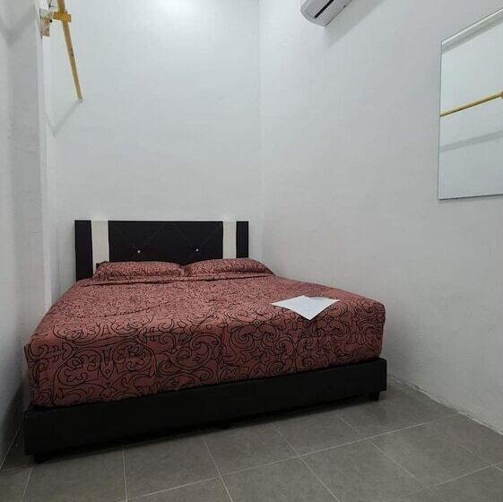 호텔 Oyo 90866 Rakyat Inn