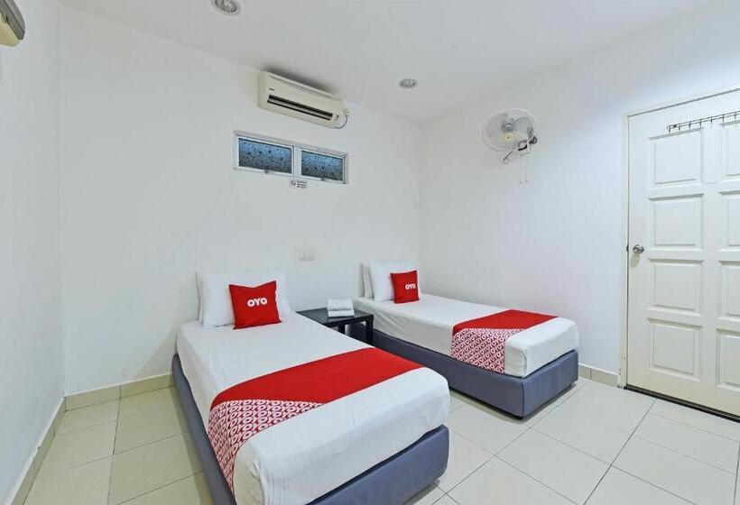 هتل Oyo 90879 Eleven Inn