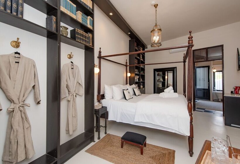 هتل The Ivory Haus