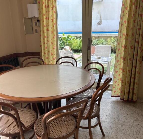 پانسیون Habitacion En Casa Centrica Con Pileta, Terraza, Asador, Cerca De Paseo Historico  Rodex Experiences