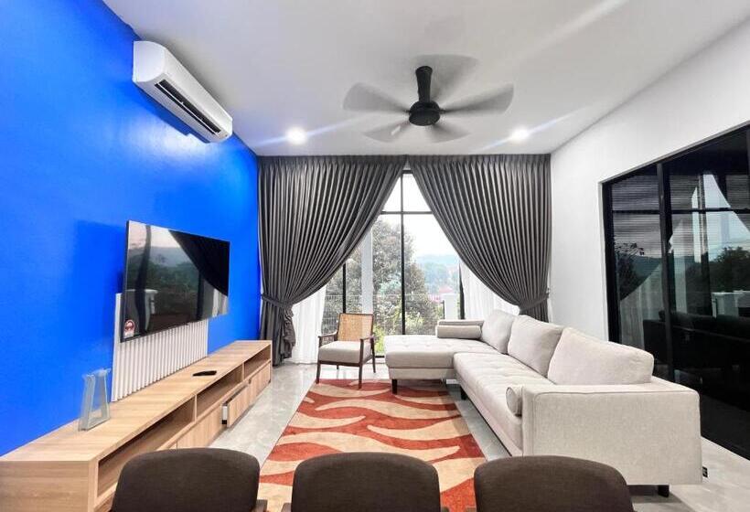 پانسیون Jenderam Hill Villa