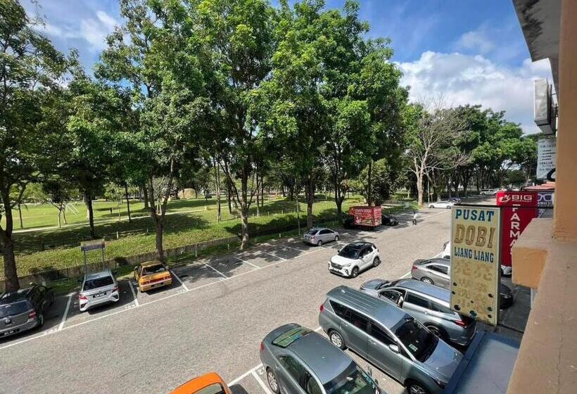 Pension Jiaxin Dormitory Setia Indah 家馨青年旅宿
