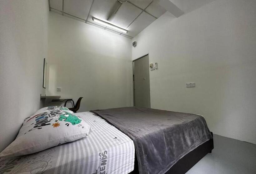 Pension Jiaxin Dormitory Setia Indah 家馨青年旅宿