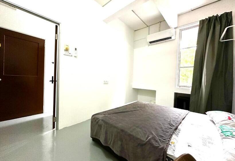 Pension Jiaxin Dormitory Setia Indah 家馨青年旅宿