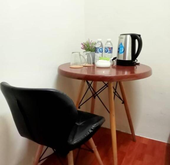 Aeropod Hostel Economy Deluxe King Room