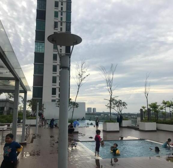 Evo Soho Studio Suites Bangi By Molek Homestay  Pool Or City View