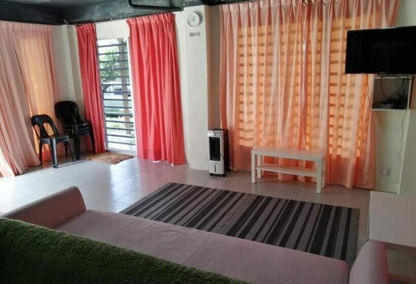 هتل Chalet Moris D  Rumah Bonda River View