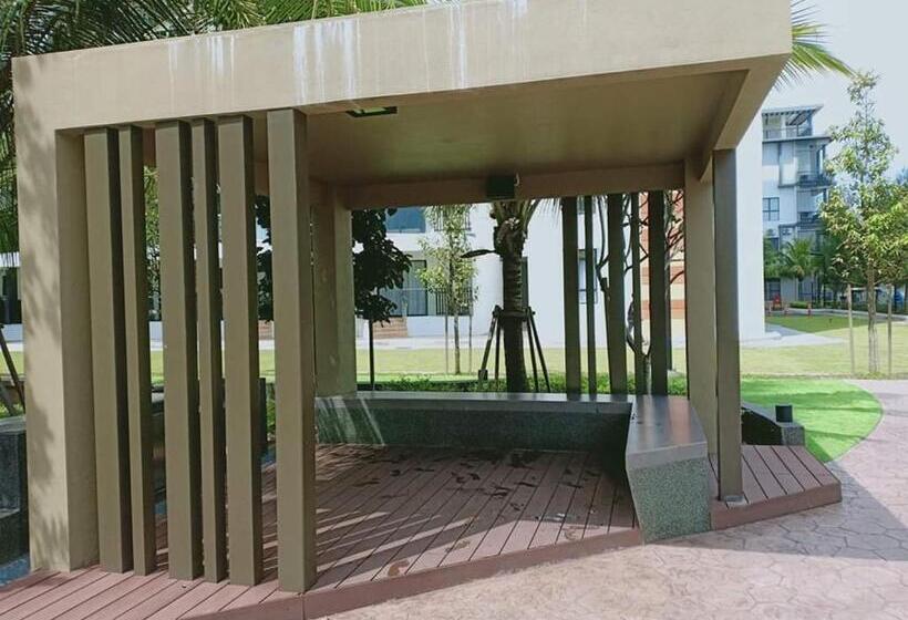 בית מלון כפרי Puteh Timurbay Beachfront Private Suite Kuantan