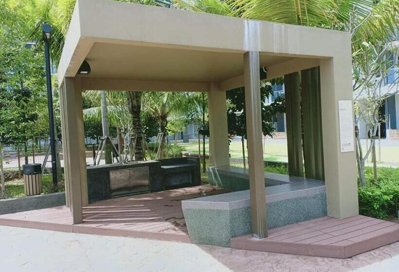 בית מלון כפרי Puteh Timurbay Beachfront Private Suite Kuantan