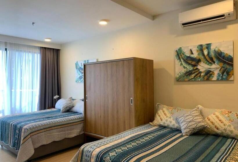 בית מלון כפרי Puteh Timurbay Beachfront Private Suite Kuantan