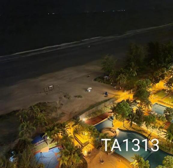 בית מלון כפרי Puteh Timurbay Beachfront Private Suite Kuantan