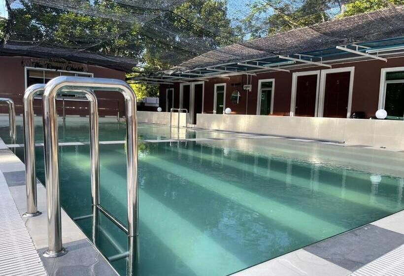 호텔 The Raga Chalet