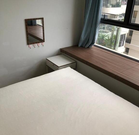膳宿费 Medium Sized Bedroom, Girls Only In Country Garden Danga Bay, 2pax, Free Wifi, Parking