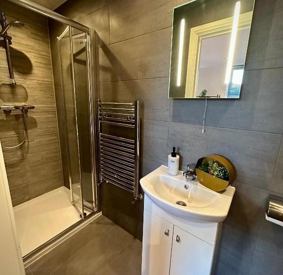 پانسیون Room With Private Bathroom/tv