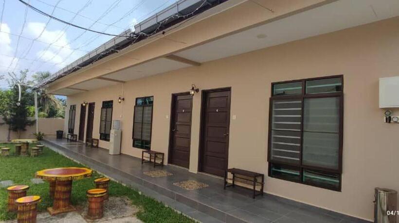 بنسيون Spacious Room In Gunung Ledang