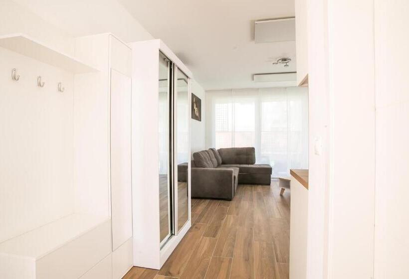 민박 Anchor Apartman By Hellobalatonlelle