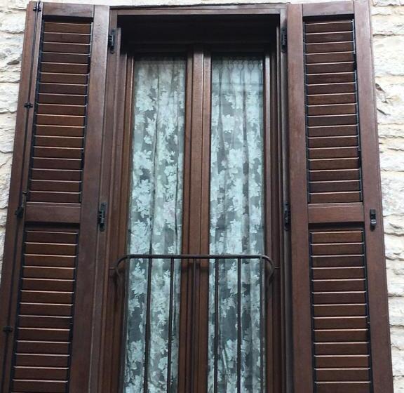 تختخواب و صبحانه La Petite Maison