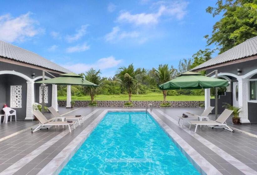 Cenang Rooms With Pool By Virgo Star Resort