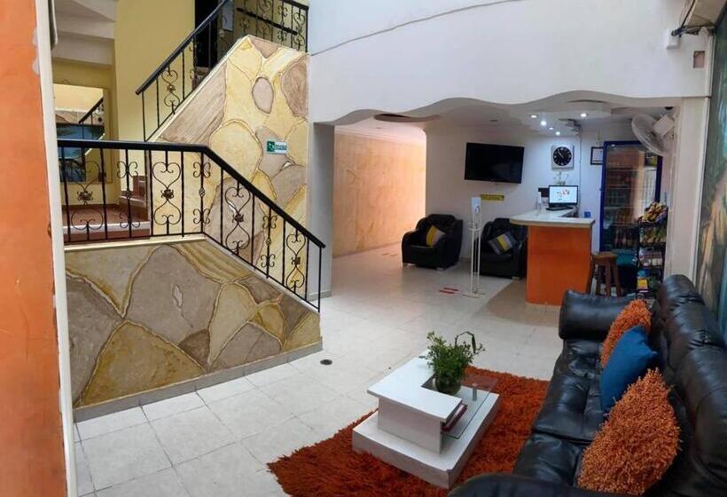 فندق Carare Plaza