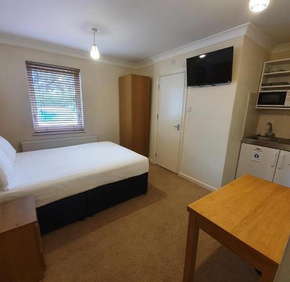 هتل Reading Budget Apartments