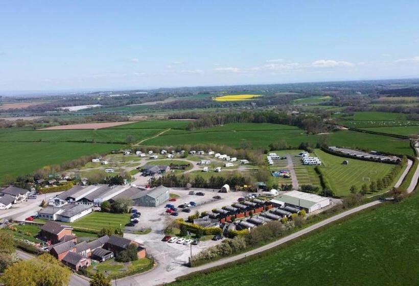 בית מלון כפרי Dog Friendly Stagecoach Glamping Pod With Hot Tub