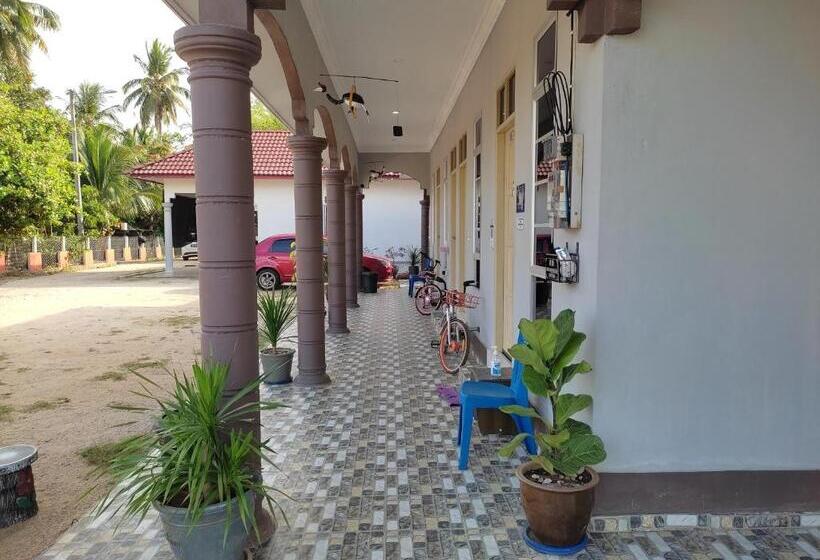 ペンション Desa Besut Inn