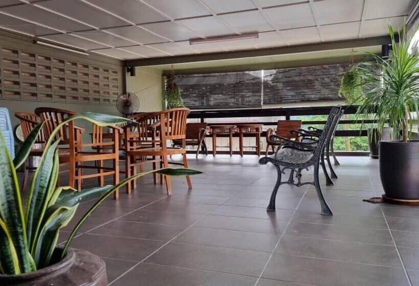 فندق صغير Country View Inn