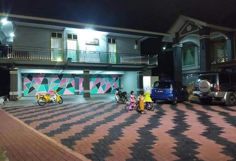 تختخواب و صبحانه Airport Kota Bharu Roomstay & Riverside Homestay