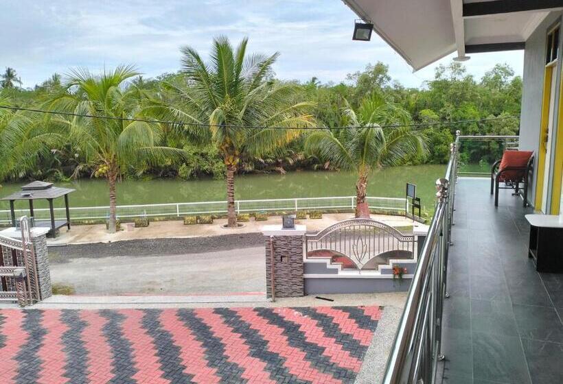 تختخواب و صبحانه Airport Kota Bharu Roomstay & Riverside Homestay