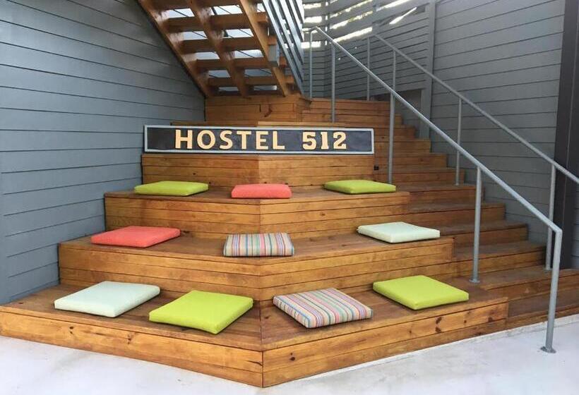 Hostel 512