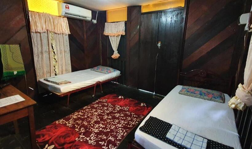 هتل Chalet Kampong Semawar