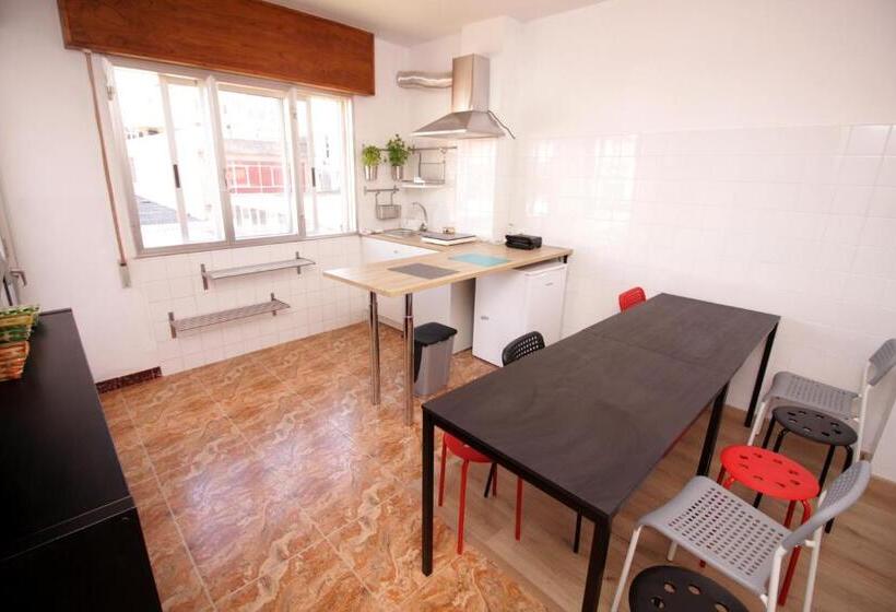 ペンション Albergue Lalin Centro