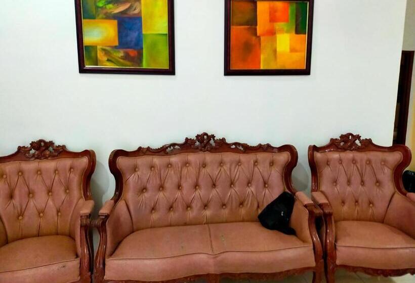 پانسیون Homestay Sri Uda A