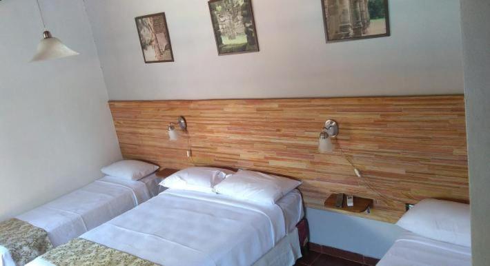 پانسیون Hostería Montes