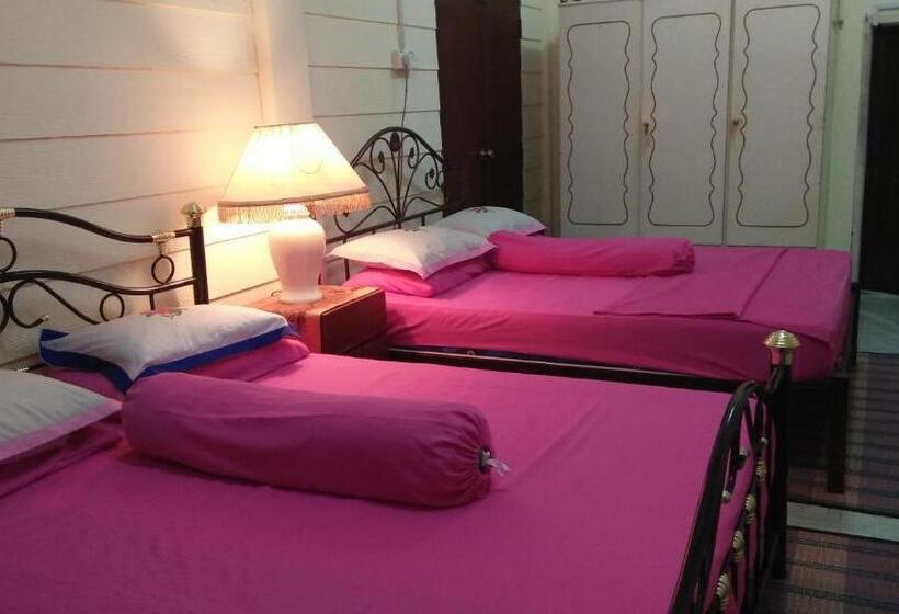 پانسیون Teratak Ibunda Guest House