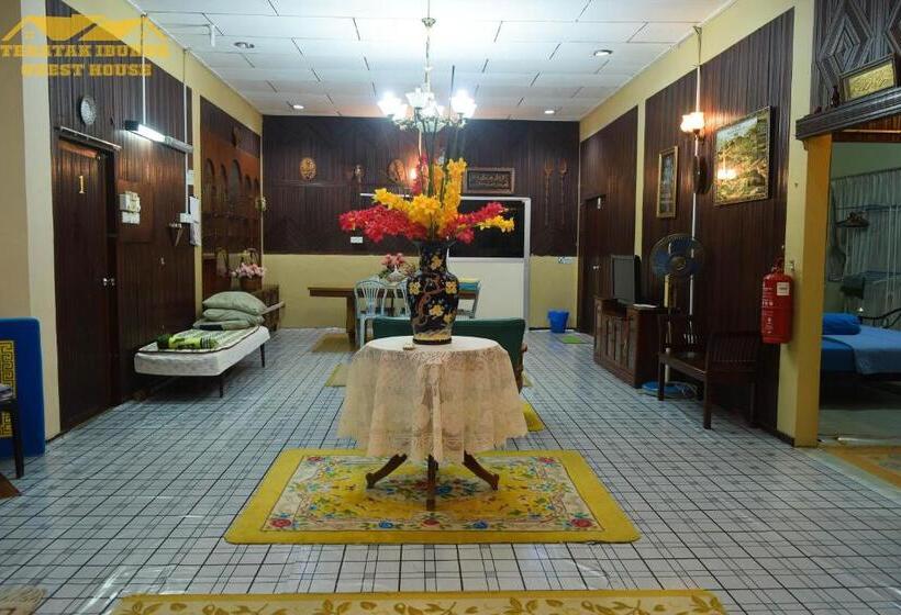 پانسیون Teratak Ibunda Guest House