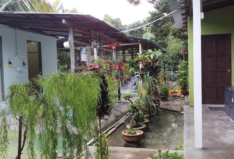 پانسیون Tony’s Guesthouse At Teluk Bahang