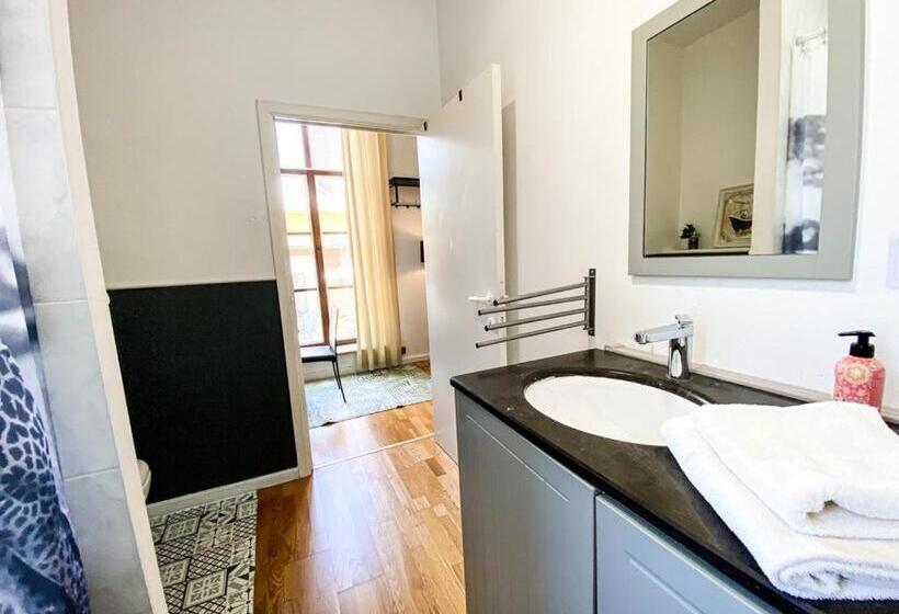Skindles Guesthouse