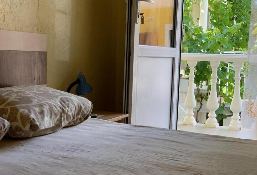 ユースホステル Lev