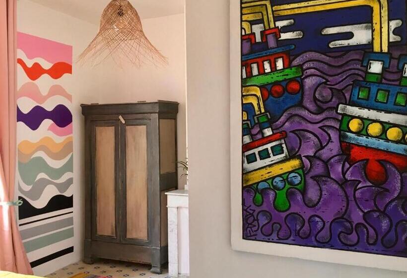 ベッドアンドブレックファースト La Casa Deva   Maison D Artistes