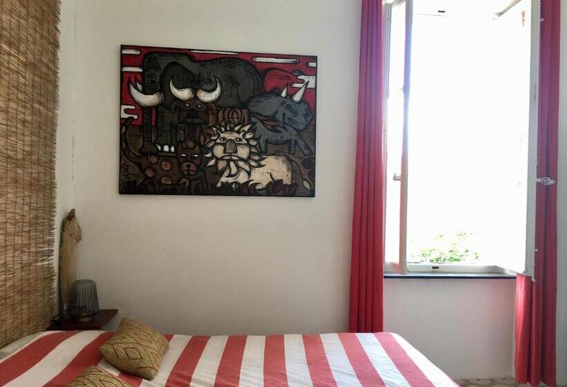 ベッドアンドブレックファースト La Casa Deva   Maison D Artistes