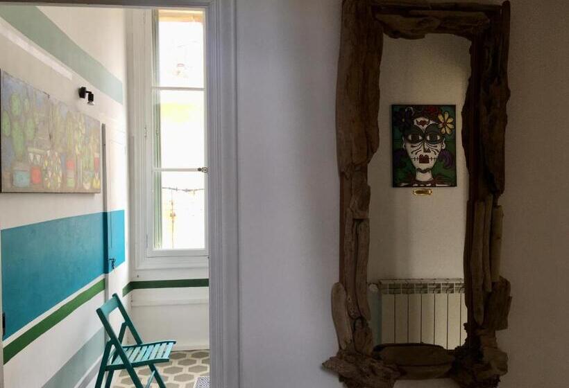 ベッドアンドブレックファースト La Casa Deva   Maison D Artistes