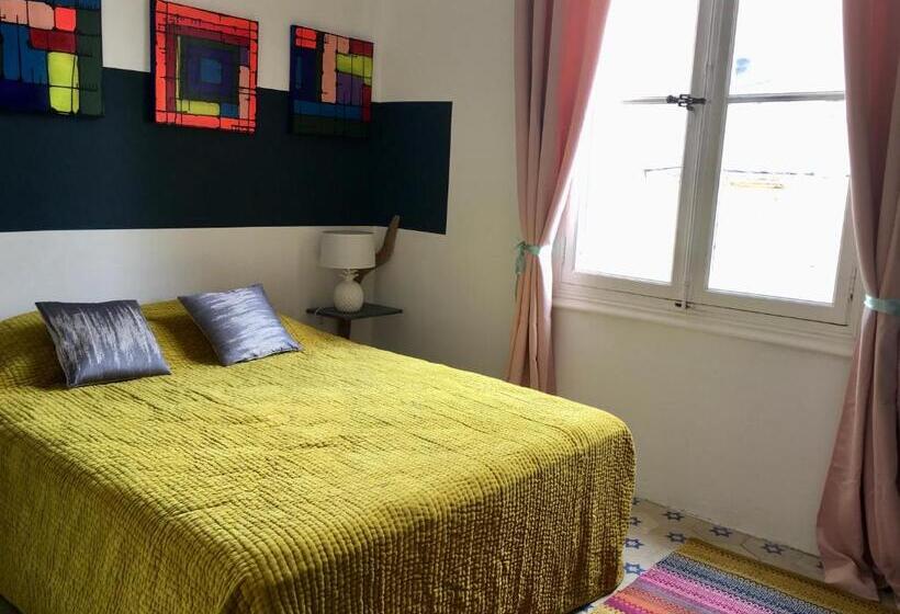 ベッドアンドブレックファースト La Casa Deva   Maison D Artistes